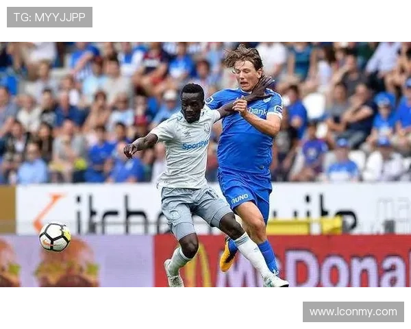 阿贾克斯防线近期表现稳健,防守端持续保持稳定 阿贾克斯防线近期表现稳健,防守端持续保持稳定