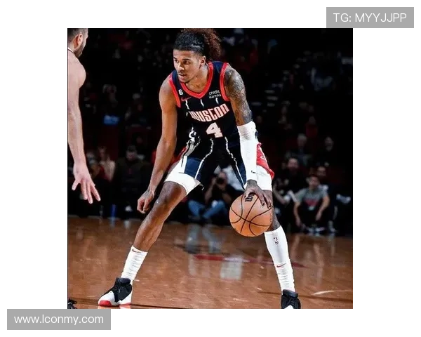 杰伦·格林无球跑动效率提升，拉开火箭外线进攻空间